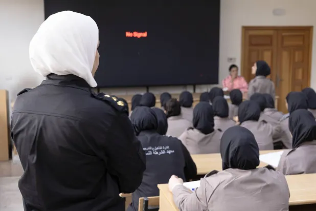 تدريب الدفعة الأولى من المنتسبات إلى «معهد الشرطة النسائية» في سوريا