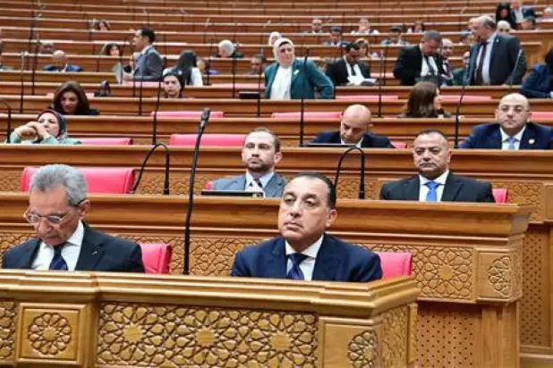 (foto altı) Mısır Başbakanı Mustafa Medbuli, Temsilciler Meclisi’nin dünkü oturumuna katıldı. (Mısır Başbakanlığı)