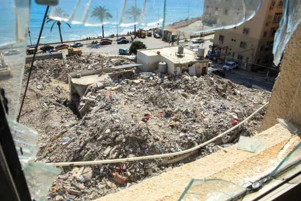 This picture shows the rubble of buildings destroyed in Israeli strikes in the southern Lebanese coastal city of Tyre on April 21, 2026. (AFP) 