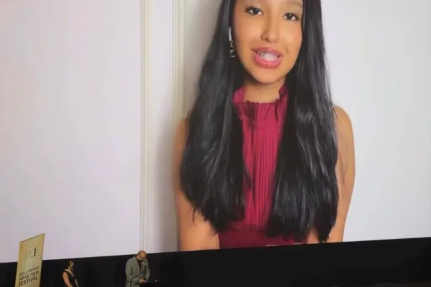 الممثلة السعودية خلال كلمتها المصوَّرة في حفل ختام «هوليوود للفيلم العربي» (إدارة المهرجان)