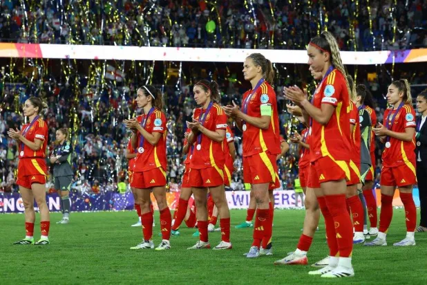 سيدات إسبانيا في صدارة التصنيف العالمي (رويترز)