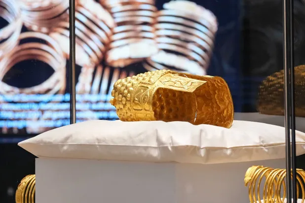 Dacian gold items, a 2,500-year-old helmet and wristbands, stolen from a museum in the Netherlands and then recovered by Dutch authorities, are presented during a press conference after being returned, at the National Museum of Romanian History, in Bucharest, Romania, Tuesday, April 21, 2026. (AP Photo/Andreea Alexandru)
