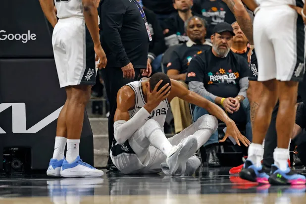 خسارة مزدوجة لسبيرز بإصابة ويمبانياما (أ.ف.ب)