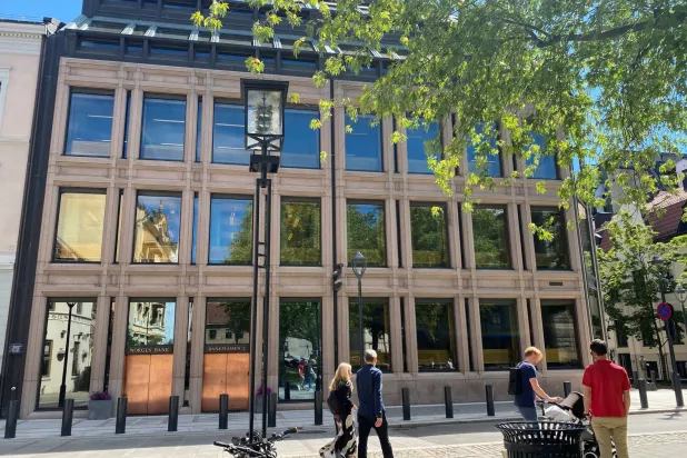 مبنى البنك المركزي النرويجي في أوسلو (رويترز)