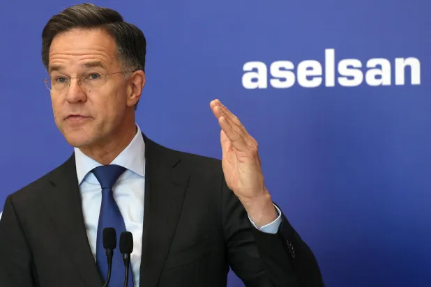 الأمين العام لحلف شمال الأطلسي مارك روته خلال كلمة في شركة «أسيلسان» للدفاع ضمن زيارته الرسمية لتركيا (أ.ف.ب)