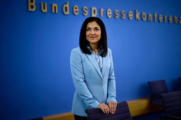 وزيرة الاقتصاد كاترينا رايش تعرض توقعات الحكومة لربيع هذا العام (أ.ف.ب)