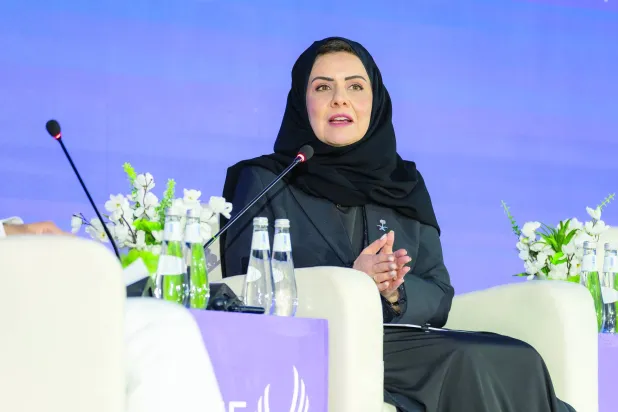 
هلا التويجري رئيسة هيئة حقوق الإنسان في السعودية خلال إحدى جلسات المنتدى (منتدى الاستثمار الرياضي)