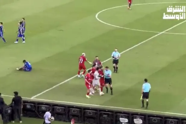 محاولات إماراتية لإثناء الحكم عن قراره بعدم احتساب هدف شباب الأهلي في شباك ماتشيدا (الشرق الأوسط)