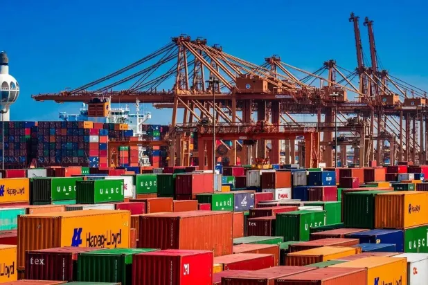 مجموعة حاويات في أحد الموانئ السعودية (واس)