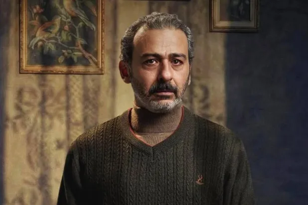 الفنان أحمد عزمي في لقطة من مسلسل «حكاية نرجس» (الشركة المنتجة)