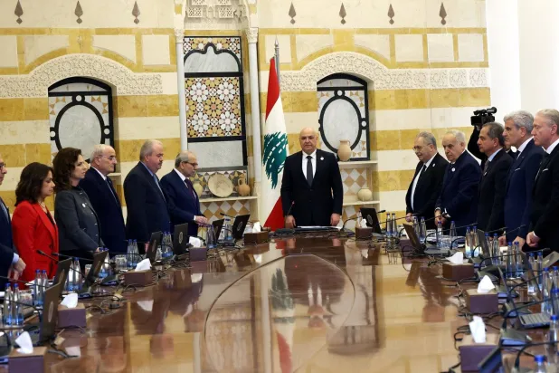 بدأت جلسة الحكومة التي عقدت برئاسة رئيس الجمهورية جوزيف عون الخميس بالوقوف دقيقة صمت حداداً على اللبنانيين الذي قتلوا في الحرب ولا سيما الإعلاميين منهم إضافة إلى جنود «اليونيفيل» (رئاسة الجمهورية)