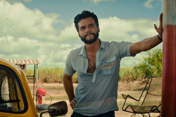 «العميل السري»... حكاية رجل على قائمة الموت