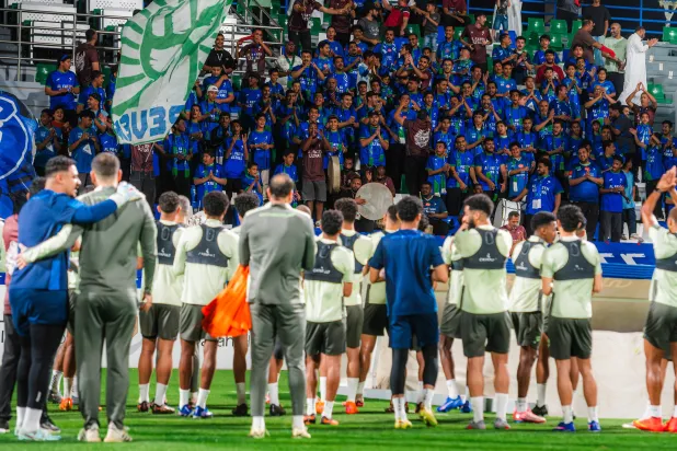 الفتح تلقى دعما استثنائيا من جماهيره خلال التدريبات الأخيرة (موقع النادي)