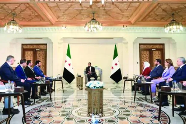 
اجتماع الرئيس أحمد الشرع بأعضاء اللجنة العليا لانتخابات مجلس الشعب يوليو 2025 (صفحة الرئاسة)