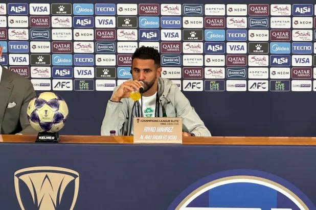 رياض محرز في حديثه بالمؤتمر الصحافي (الشرق الأوسط) 