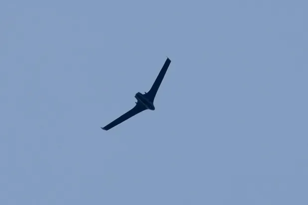 طائرة مسيّرة إسرائيلية فوق مدينة صيدا اللبنانية (أ.ب)