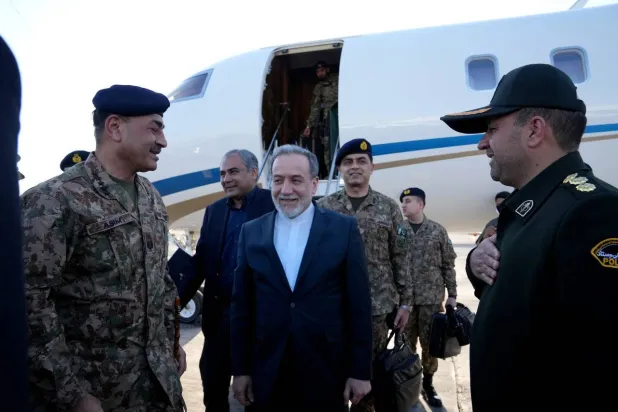 عراقجي يستقبل قائد الجيش الباكستاني عاصم منير في طهران الأسبوع الماضي