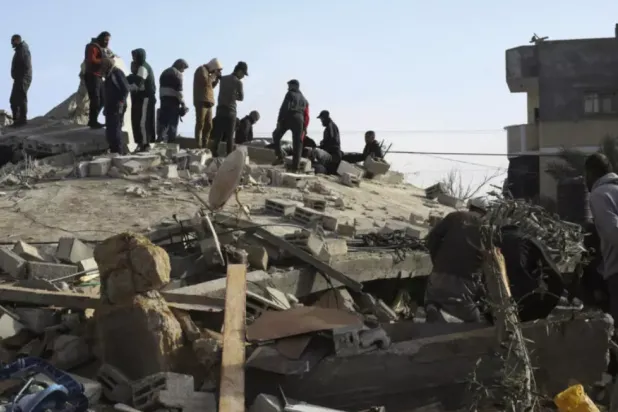 Palestinians examine the destruction after an Israeli strike on a residential building in Rafah, Gaza Strip on March 3, 2024. © Hatem Ali, AP
