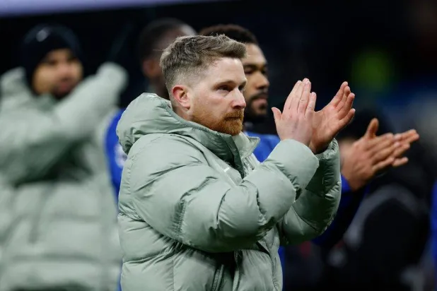 كالوم مكفارلين المدرب المؤقت لتشيلسي (رويترز)