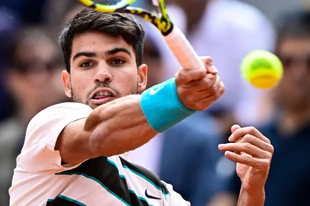 الإسباني كارلوس ألكاراس حامل لقب رولان غاروس (أ.ف.ب)