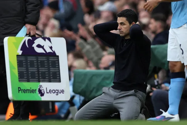 الإسباني ميكيل أرتيتا المدير الفني لآرسنال (رويترز)