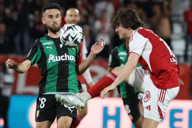 من مباراة لنس بريست في الدوري الفرنسي (إ.ب.أ)