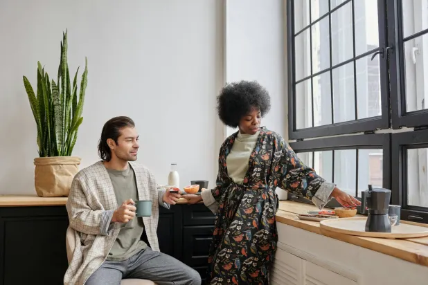 النجاح اليومي لا يقتصر على عادات تقليدية مثل تناول فطور صحي بل يبدأ من الداخل عبر تهيئة العقل (بيكسلز)