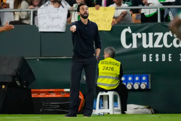 ألفارو أربيلوا المدير الفني لفريق ريال مدريد الإسباني (أ.ب)