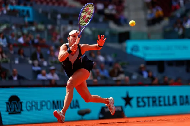 السويسرية بليندا بنشيتش تتألق في مدريد (أ.ب)