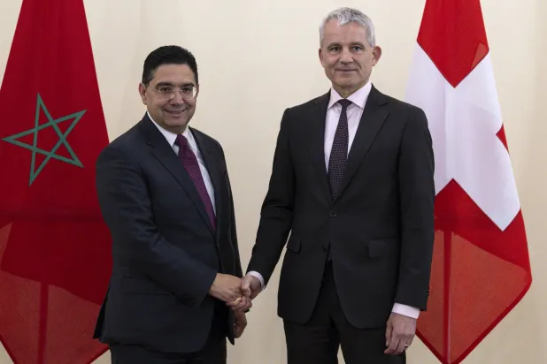 المستشار الفيدرالي السويسري بيث جانس مستقبلاً وزير الشؤون الخارجية المغربية ناصر بوريطة (إ.ب.أ)