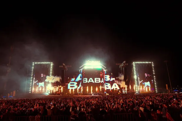 طُرحت فئة تذاكر بمليون جنيه في حفل عمرو دياب المقبل (حسابه على «فيسبوك»)