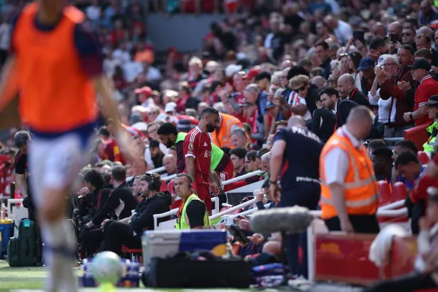 صلاح غادر الملعب وسط تصريحات سلوت الغامضة (إ.ب.أ)