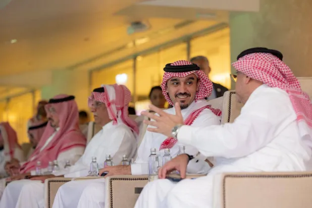 الأمير عبد العزيز الفيصل لدى حضوره النهائي الآسيوي في جدة (وزارة الرياضة)