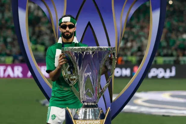 صالح أبو الشامات، لاعب النادي الأهلي (النادي الأهلي) 