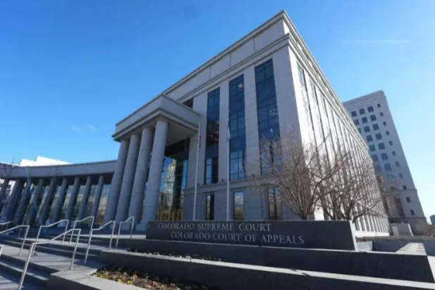 صورة توضيحية لمبنى رالف كار القضائي الذي يضم المحكمة العليا ومحكمة الاستئناف بولاية كولورادو دنفر (أ.ب)