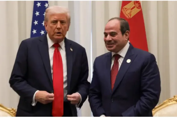 الرئيسان السيسي وترمب بشرم الشيخ خلال «مؤتمر السلام» حول غزة في أكتوبر الماضي (رويترز)