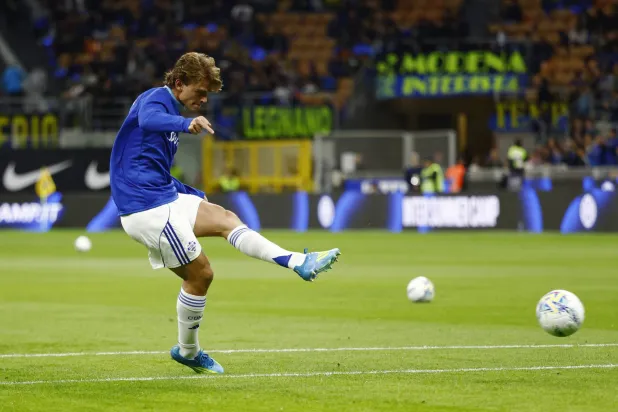 نيكو باز لاعب كومو (رويترز)