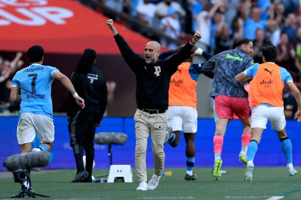 هل تحقيق غوارديولا للثلاثية المحلية هذا الموسم ستدفعه لرحيل عن سيتي وهو بالقمة؟ (رويترز)
