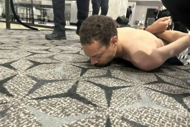 Cole Thomas Allen, Beyaz Saray muhabirleri yemeği sırasında ateşli silah ve bıçaklarla salona girmeye çalıştığı için gözaltına alındı (DPA)