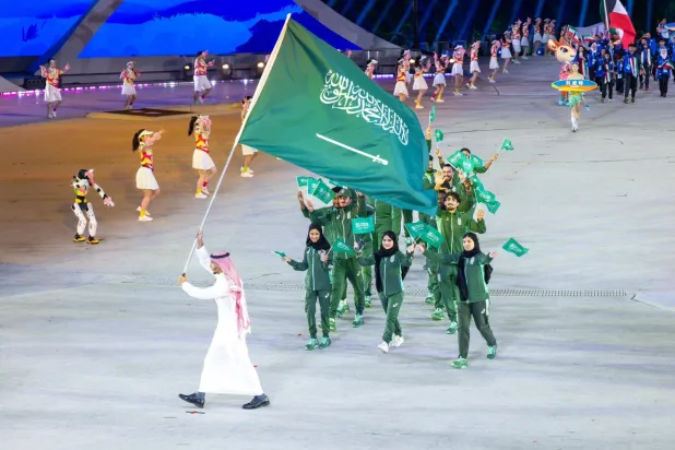 الوفد السعودي خلال افتتاح دورة الألعاب الآسيوية الشاطئية في مدينة سانيا الصينية (فريق السعودية)