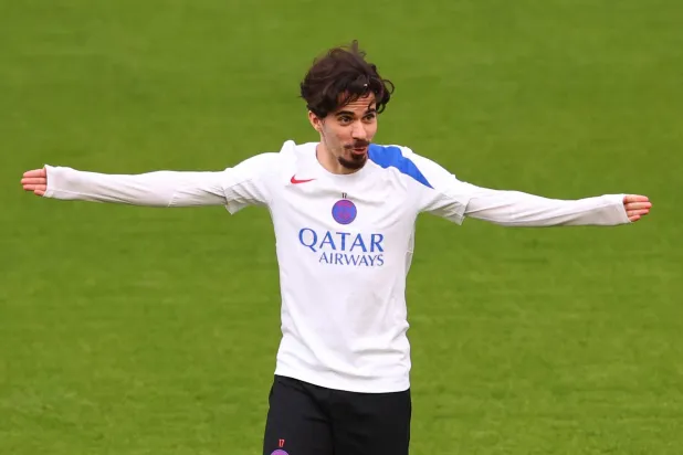 لاعب الوسط البرتغالي فيتينيا (رويترز)