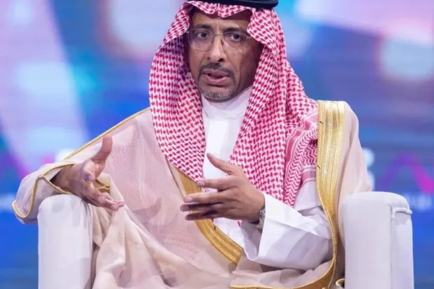 وزير الصناعة والثروة المعدنية بندر الخريف يتحدث للحضور في مناسبة سابقة (سدايا)