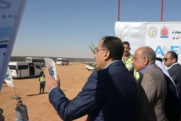 رئيس الوزراء المصري خلال افتتاح محطة أبيدوس للطاقة الشمسية في ديسمبر 2024 (مجلس الوزراء)