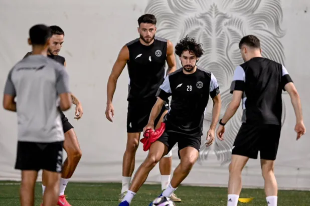 يستعد الشباب لمواجهة الفتح مساء الثلاثاء (نادي الشباب)