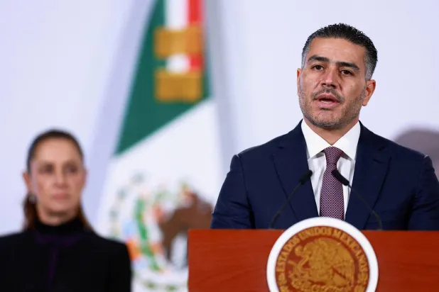 وزير الأمن المكسيكي عمر غارسيا حرفوش (رويترز)