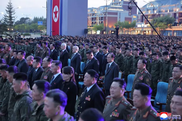 جانب من حفل تأبيني للجنود المقتولين أُقيم في متحف المآثر القتالية التابع لقيادة العمليات العسكرية الخارجية في بيونغ يانغ (أ.ف.ب)