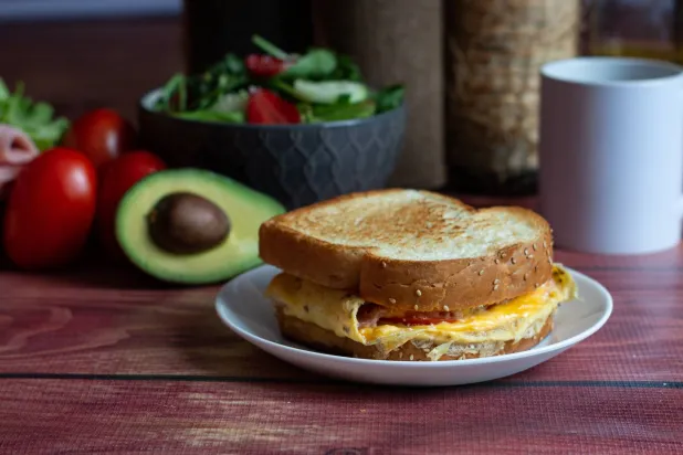 وجبة الإفطار تساعد في الحصول على المرونة النفسية (بيكساباي)