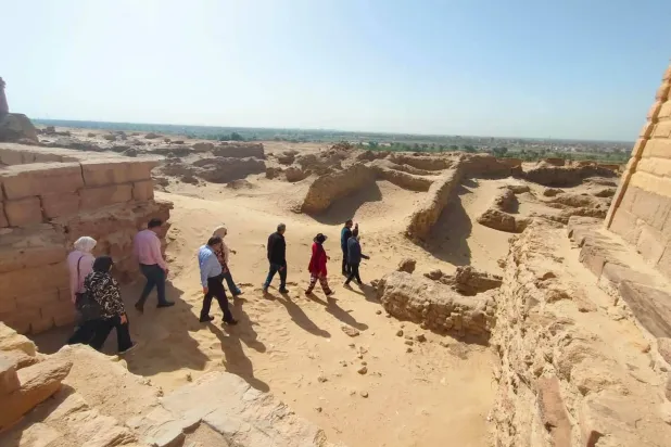 متابعة التطوير والترميم في العديد من المواقع الأثرية (وزارة السياحة والآثار)