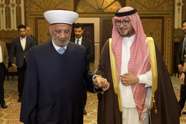 السفير السعودي لدى لبنان وليد بخاري يلتقي مفتي الجمهورية الشيخ عبد اللطيف دريان (إكس)