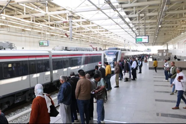 القطار الكهربائي الخفيف وفَّر ربطاً فعالاً بين المدن الجديدة والمناطق الحيوية (وزارة النقل المصرية)